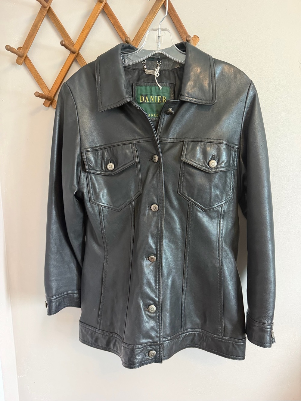Danier Leather Trucker Jacket Button Front Black L fits modern medium *flaw